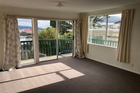 Photo of property in 35a Edgecombe Street, Newlands, Wellington, 6037