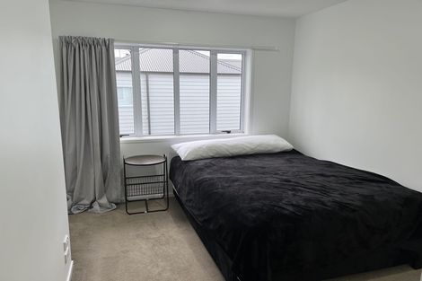 Photo of property in 11/30 John Jennings Drive, Oteha, Auckland, 0632