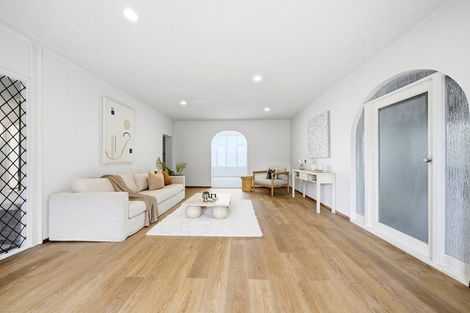 Photo of property in 4220a Great North Road, Glendene, Auckland, 0602