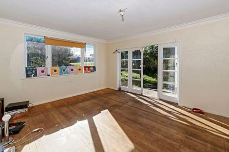 Photo of property in 2 Celsmere Lane, Te Atatu Peninsula, Auckland, 0610