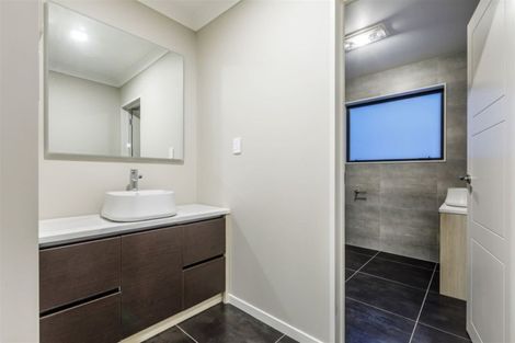 Photo of property in 17 Tawatawa Street, Long Bay, Auckland, 0630