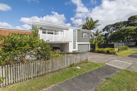 Photo of property in 1/33 Castor Bay Road, Castor Bay, Auckland, 0620