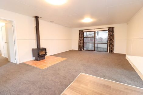Photo of property in 16 Coromandel Court, Roslyn, Palmerston North, 4414