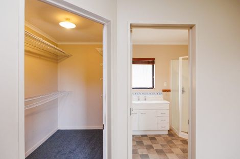 Photo of property in 27 Parnell Heights Drive, Kelvin Grove, Palmerston North, 4414