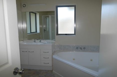 Photo of property in 151 Realm Drive, Paraparaumu, 5032