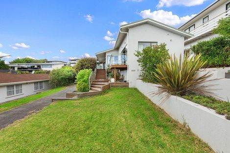 Photo of property in 8 Copperfield Terrace, Mellons Bay, Auckland, 2014