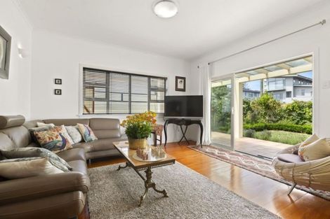 Photo of property in 1/15 Sylvan Park Avenue, Milford, Auckland, 0620
