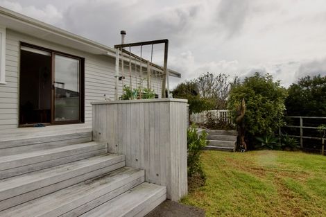 Photo of property in 5 Ngatoa Place, Glenfield, Auckland, 0629
