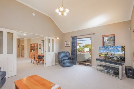 Photo of property in 33 Cashmere Drive, Fitzherbert, Palmerston North, 4410