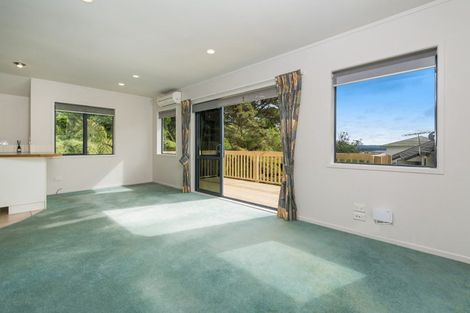 Photo of property in 11 Canary Place, Unsworth Heights, Auckland, 0632