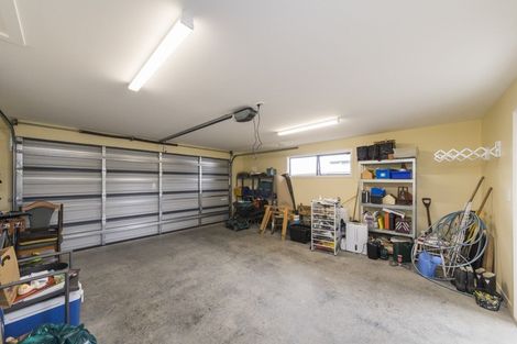 Photo of property in 5 Sardinia Grove, Fitzherbert, Palmerston North, 4410