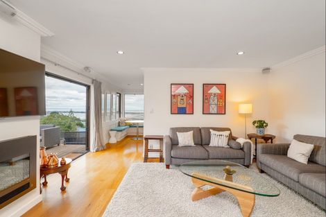 Photo of property in 100 Mount Pleasant Road, Mount Pleasant, Christchurch, 8081