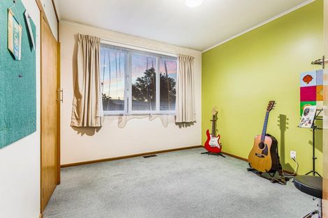 Photo of property in 18 Lavelle Road, Henderson, Auckland, 0612