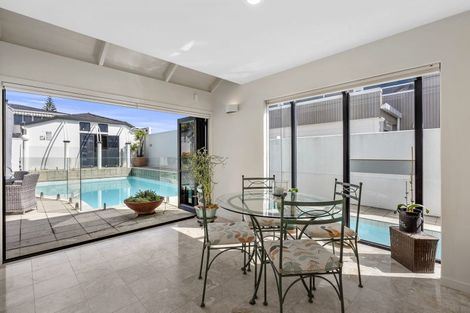 Photo of property in 2/15 Craig Road, Milford, Auckland, 0620