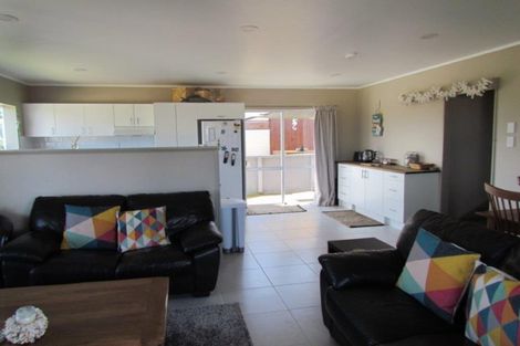 Photo of property in 128 Athenree Road, Athenree, Katikati, 3177