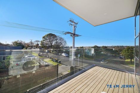 Photo of property in 2/26 Buscomb Avenue, Henderson, Auckland, 0610