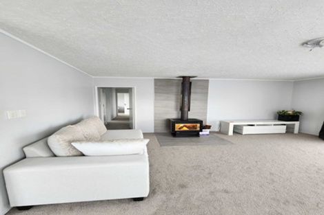 Photo of property in 2 Millar Place, Nawton, Hamilton, 3200