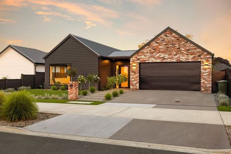 Photo of property in 90 Hugo Shaw Drive, Cambridge, 3434