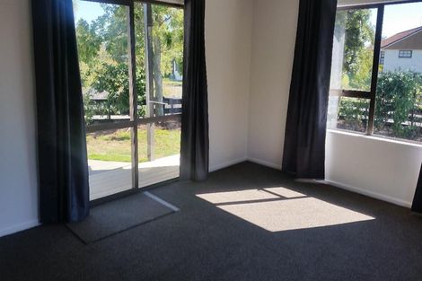 Photo of property in 60 Hillcrest Drive, Kelvin Grove, Palmerston North, 4414