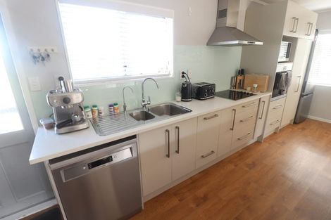 Photo of property in 7 Elizabeth Drive, West Harbour, Auckland, 0618