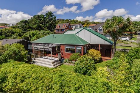 Photo of property in 1 Kinnel Grove, Papakowhai, Porirua, 5024