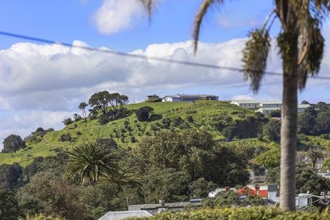 Photo of property in 2/103 Vauxhall Road, Narrow Neck, Auckland, 0624