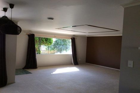 Photo of property in 2 Baltic Place, Goodwood Heights, Auckland, 2105