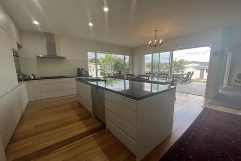 Photo of property in 42 Puru Crescent, Lyall Bay, Wellington, 6022