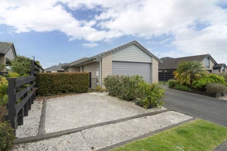 Photo of property in 2 Vista Close, Omokoroa, 3114