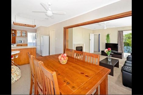 Photo of property in 2/12 Holland Road, Hillcrest, Auckland, 0627