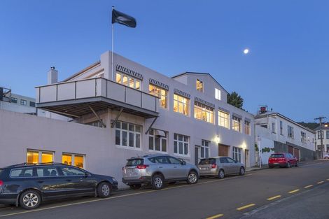 Photo of property in 5 Edge Hill, Mount Victoria, Wellington, 6011