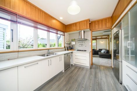 Photo of property in 16 Manapouri Crescent, Hokowhitu, Palmerston North, 4410