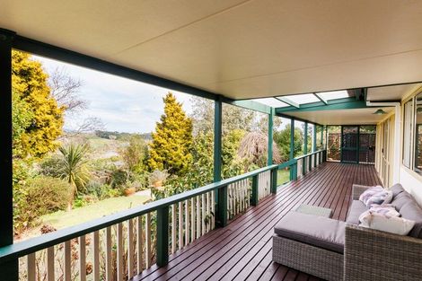 Photo of property in 68 Pacific Drive, Fitzherbert, Palmerston North, 4410