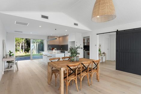 Photo of property in 7 Pihoihoi Close, Waikanae, 5036