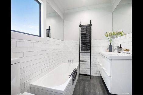 Photo of property in 147 Seatoun Heights Road, Miramar, Wellington, 6022