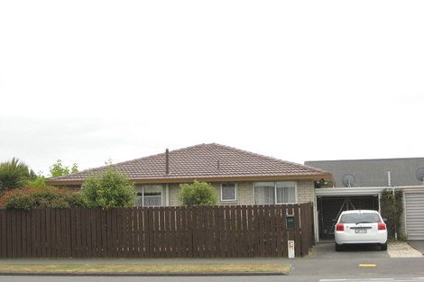 Photo of property in 2/2 Queenspark Drive, Parklands, Christchurch, 8083