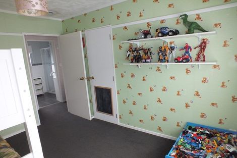 Photo of property in 87 Hillcrest Drive, Kelvin Grove, Palmerston North, 4414