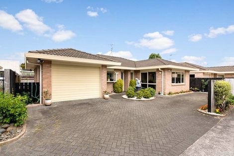 Photo of property in 357a Great South Road, Opaheke, Papakura, 2113