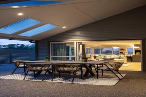 Photo of property in 71 Oak Road, Poraiti, Napier, 4112