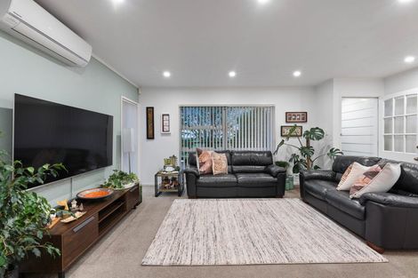 Photo of property in 24 Beauchamp Drive, Massey, Auckland, 0614