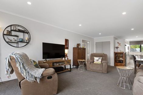 Photo of property in Waterview Estate, 32/4 Greystone Place, Omokoroa, 3114