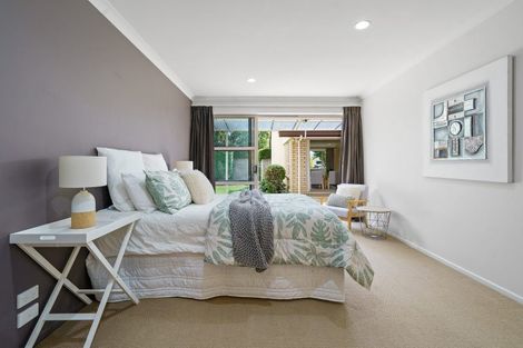 Photo of property in 1 Glenroy Place, Green Bay, Auckland, 0604