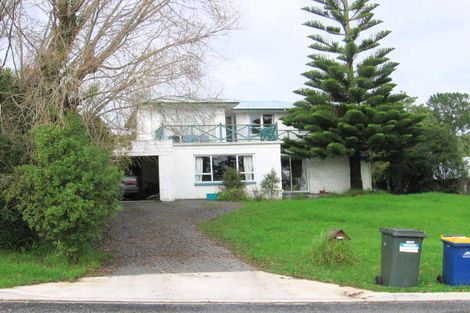 Photo of property in 28 Outlook Road, Greenhithe, Auckland, 0632