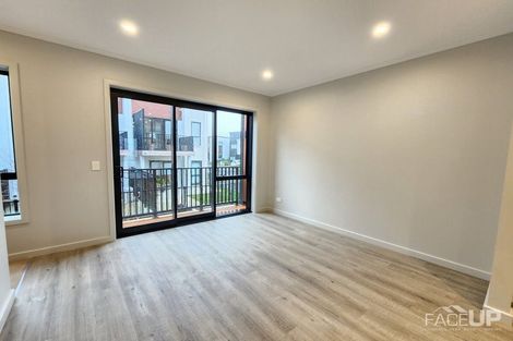 Photo of property in 2/35 Marine Parade, Mount Maunganui, 3116