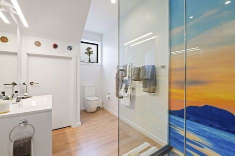 Photo of property in 246 Hillcrest Road, Wainui, 0931