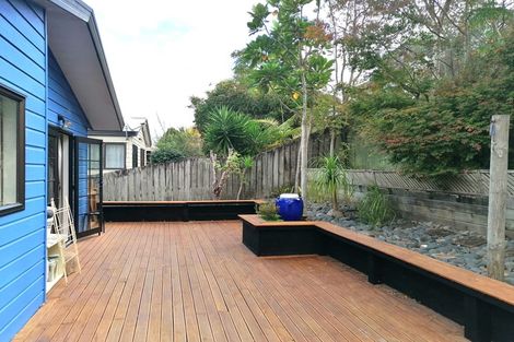 Photo of property in 1/11 Strabo Place, Windsor Park, Auckland, 0632