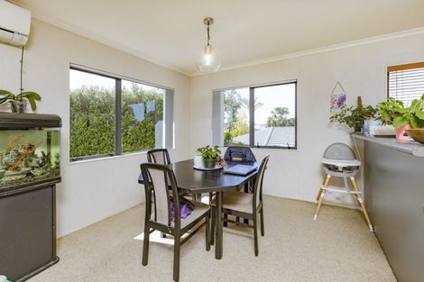 Photo of property in 37 Clarks Beach Road, Clarks Beach, 2122