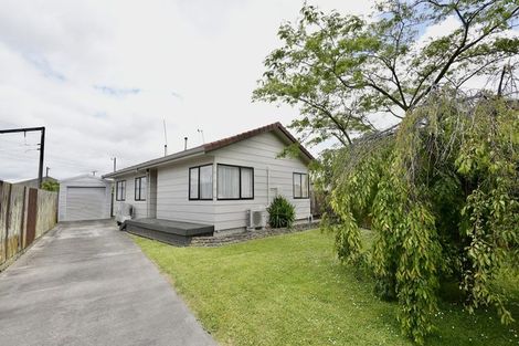 Photo of property in 8 Bevan Place, Cloverlea, Palmerston North, 4412