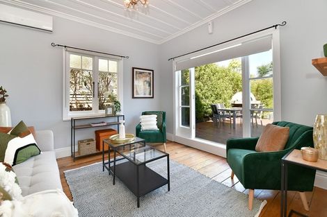 Photo of property in 43 Puriri Street, Helensville, 0800