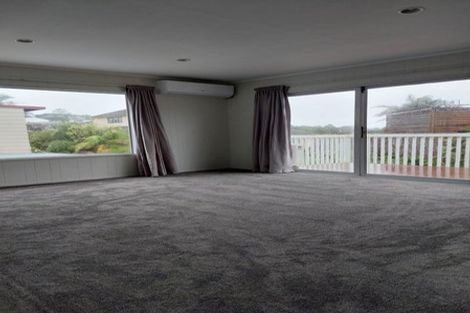 Photo of property in 1/41 Masterton Road, Rothesay Bay, Auckland, 0630